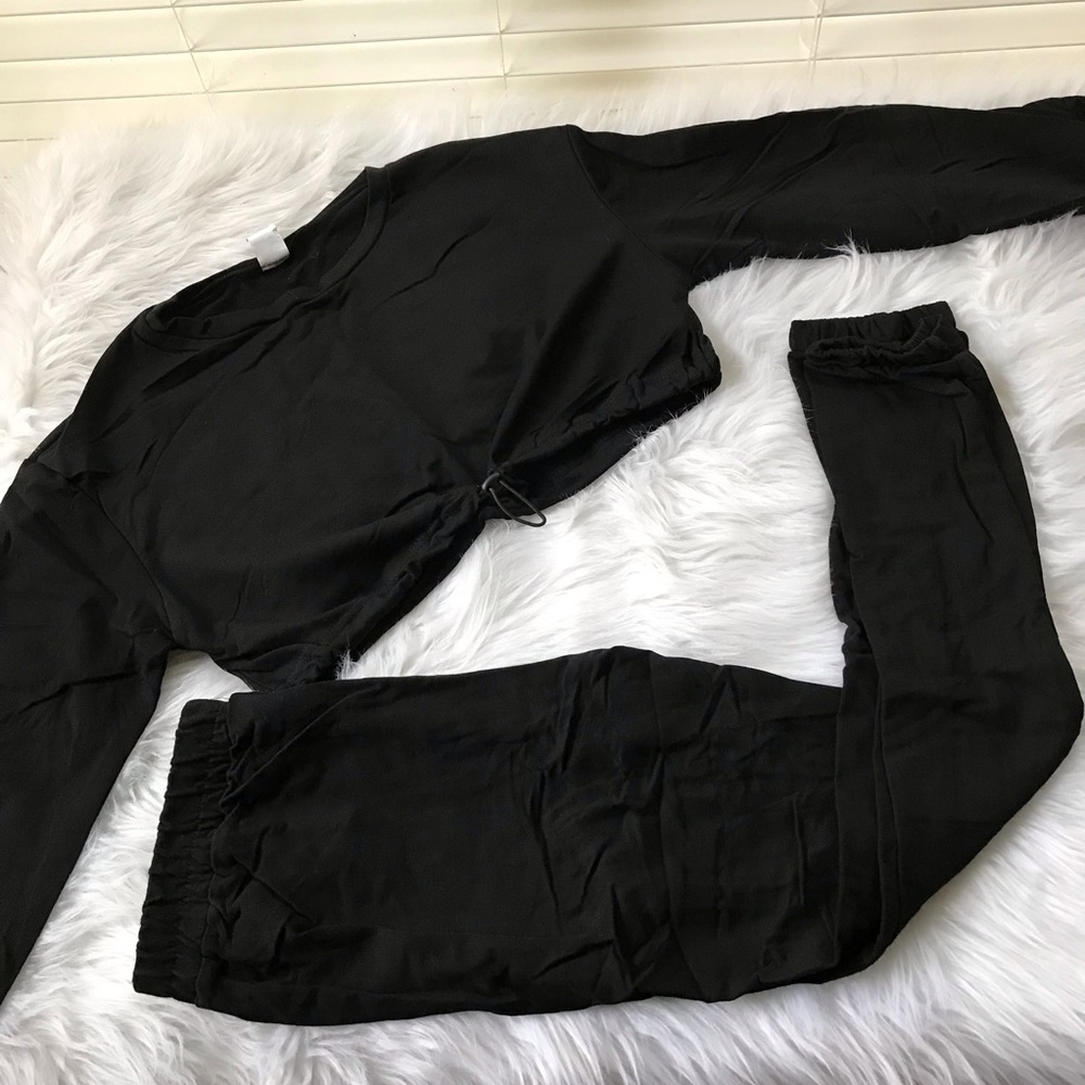 Brand New 2 piece long sleeve crop top jogger set